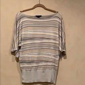 WHITE HOUSE BLACK MARKET LIGHTWEIGHT SWEATER